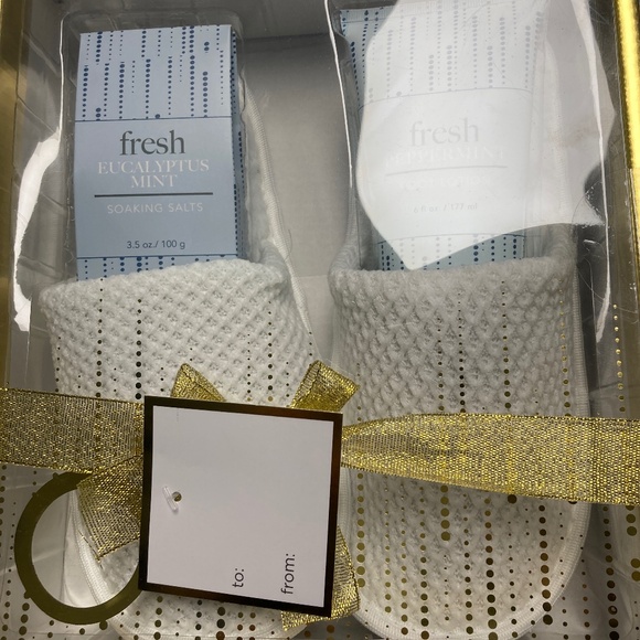 Foot therapy slipper set - Picture 1 of 4